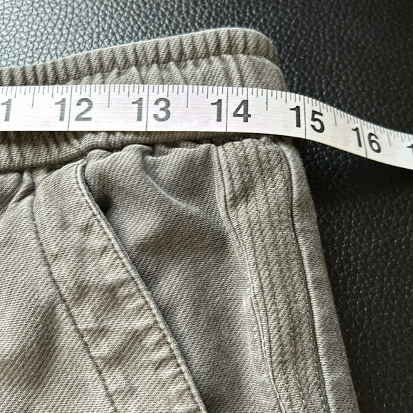 ATHLETA Farallon Cargo Pant Crop Cypress Green Organic Cotton Pull On Sz 6 - Picture 16 of 16